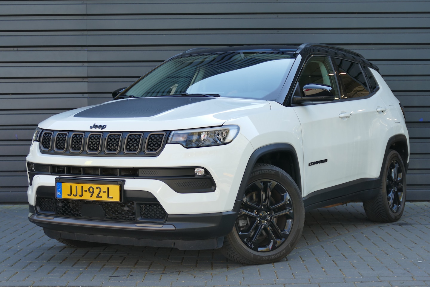 Jeep Compass - 4xe 240 PLUG-IN HYBRID UPLAND AUTOMAAT | Achteruitrijcamera | Afwijkende dakkleur | Apple - AutoWereld.nl