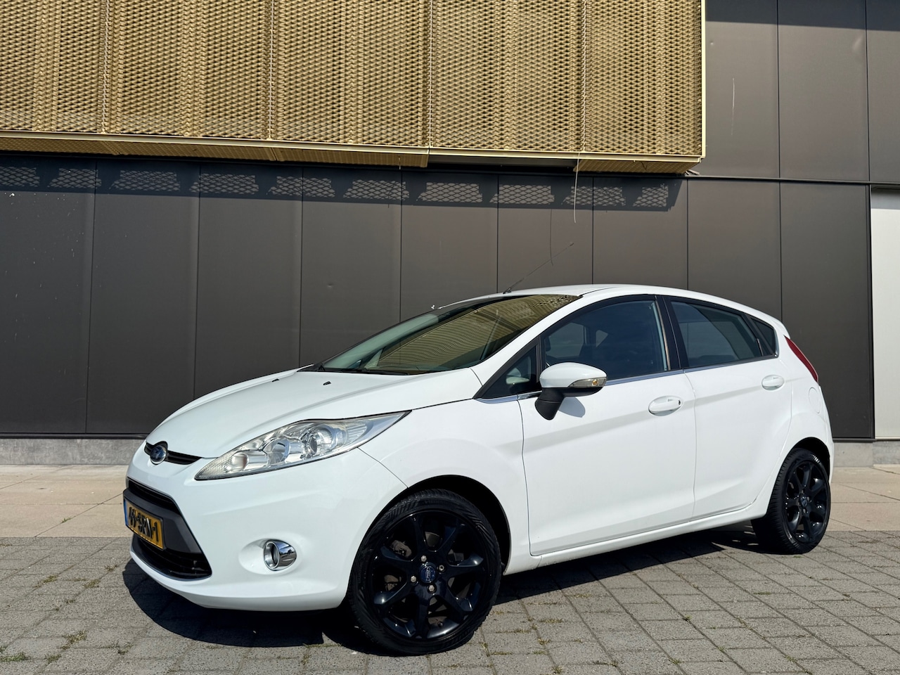 Ford Fiesta - 1.25 Titanium | Cruise | Stoelverw | Distr VV | Airco | 82PK - AutoWereld.nl