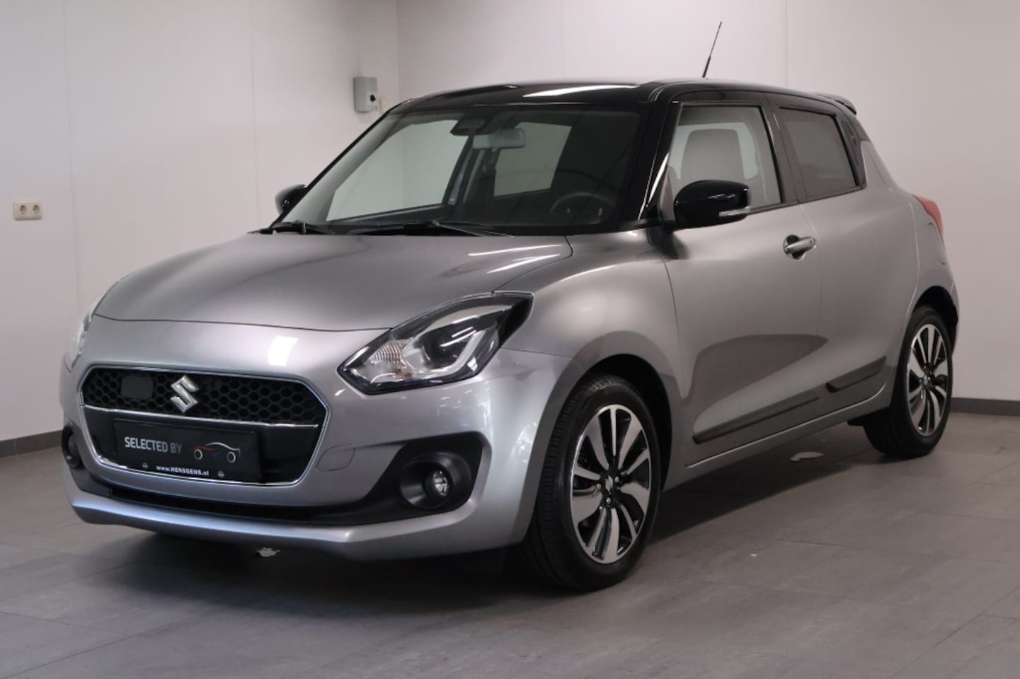 Suzuki Swift - 1.0 Stijl Smart Hybr - AutoWereld.nl
