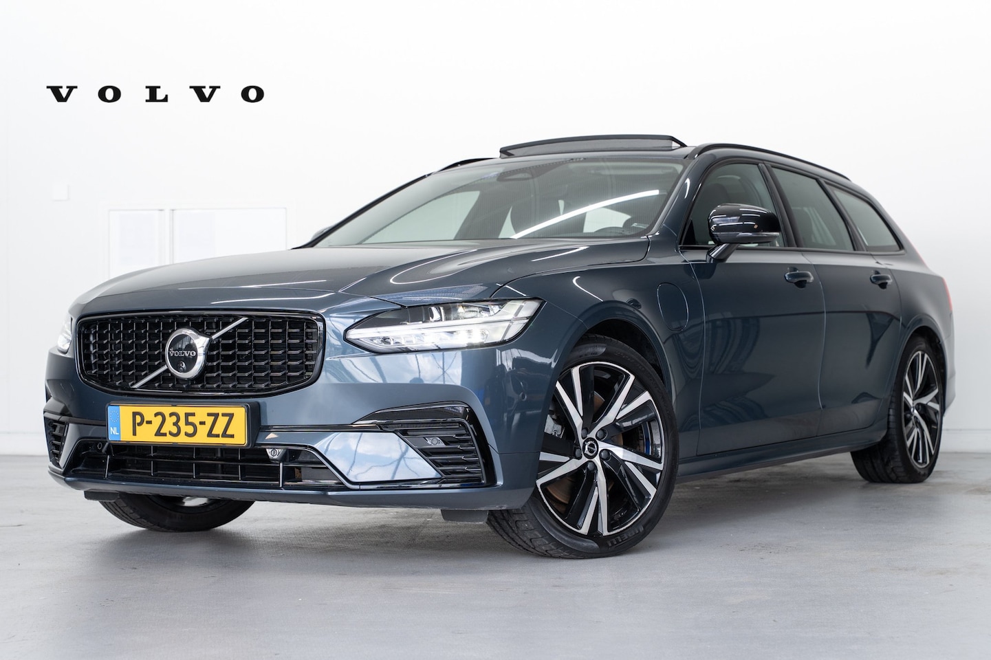 Volvo V90 - T6 350PK AWD Plus Dark | 360° | Panoramadak | 19" | Power Seats | HK Audio | Climate Pack - AutoWereld.nl