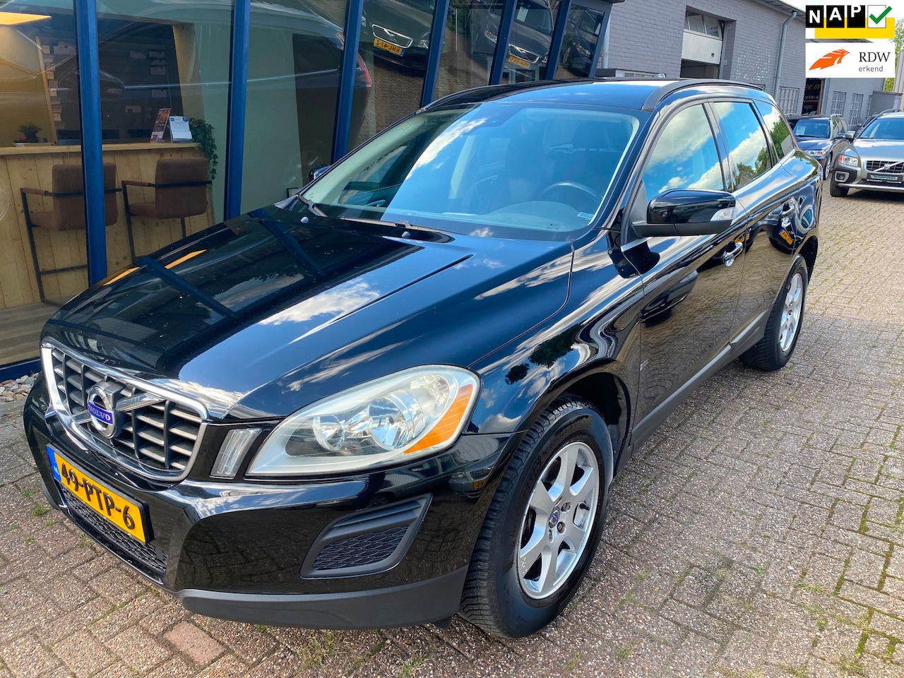Volvo XC60 - 2.0 D3 Momentum Automaat / Navi - AutoWereld.nl