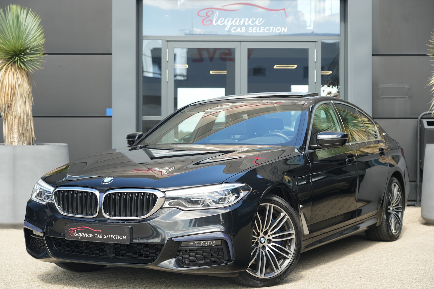 BMW 5-serie - 530e M-Sport High Executive | 245PK | Plug-in Hybrid |Schuifdak | Camera | - AutoWereld.nl