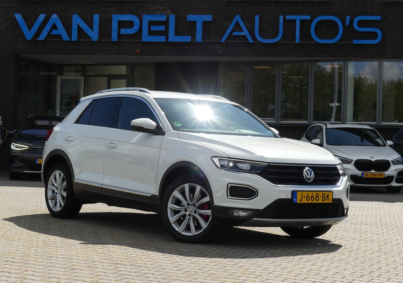 Volkswagen T-Roc - 1.5 TSI DSG 150pk Sport Plus / 18"inch / Full Led / Virtual / CarPlay - AutoWereld.nl