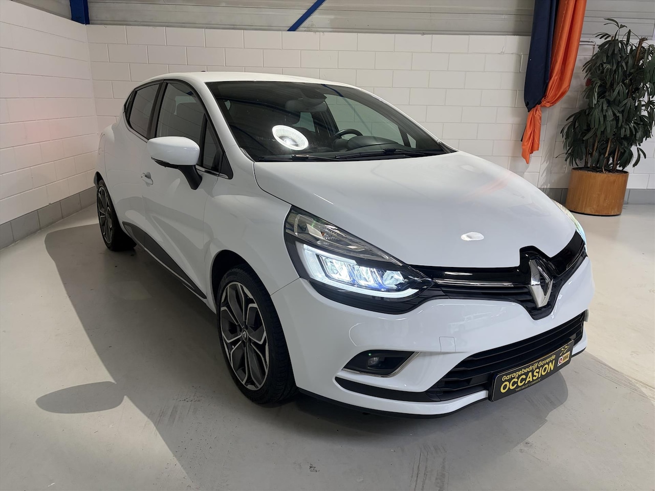 Renault Clio - TCe 120pk AUT Intens Cruise, Clima, Led, Navi - AutoWereld.nl