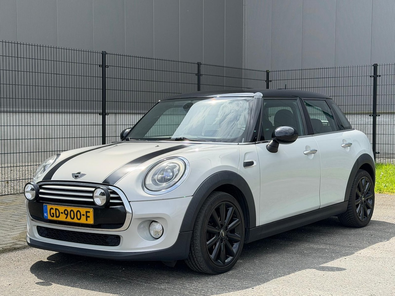 MINI Cooper - Mini 1.5 Chili Business - AutoWereld.nl