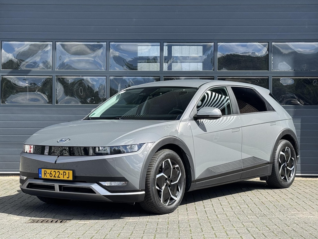 Hyundai IONIQ 5 - STYLE 77.4 kWh I AUTOMAAT I APPLE CARPLAY I P-CAMERA I KEYLESS ENTRY I NAVIGATIESYSTEEM - AutoWereld.nl