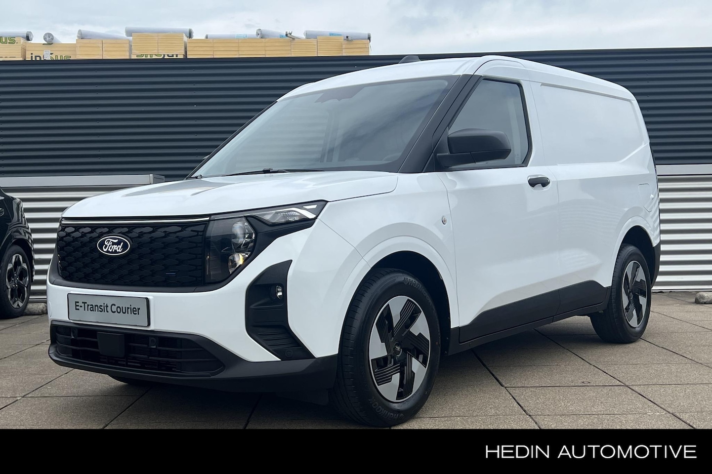 Ford Transit Courier - e-Transit Trend 46.8kWh 136pk 8 Jaar Garantie | Voorraad | Snel rijden - AutoWereld.nl