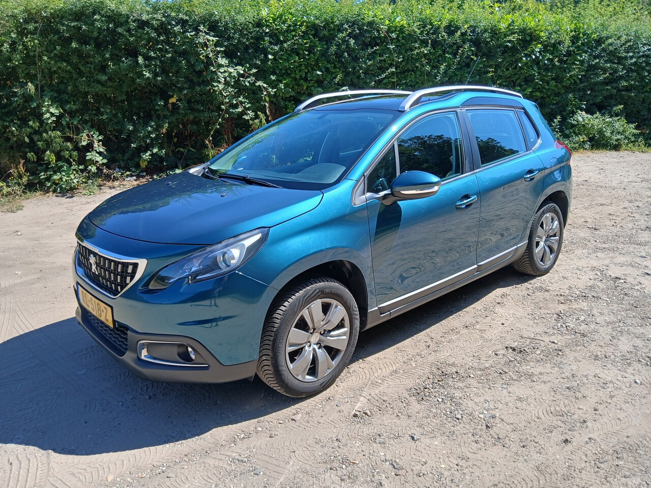 Peugeot 2008 - 1.2 PureTech Blue Lion Panoramadak trekhaak - AutoWereld.nl