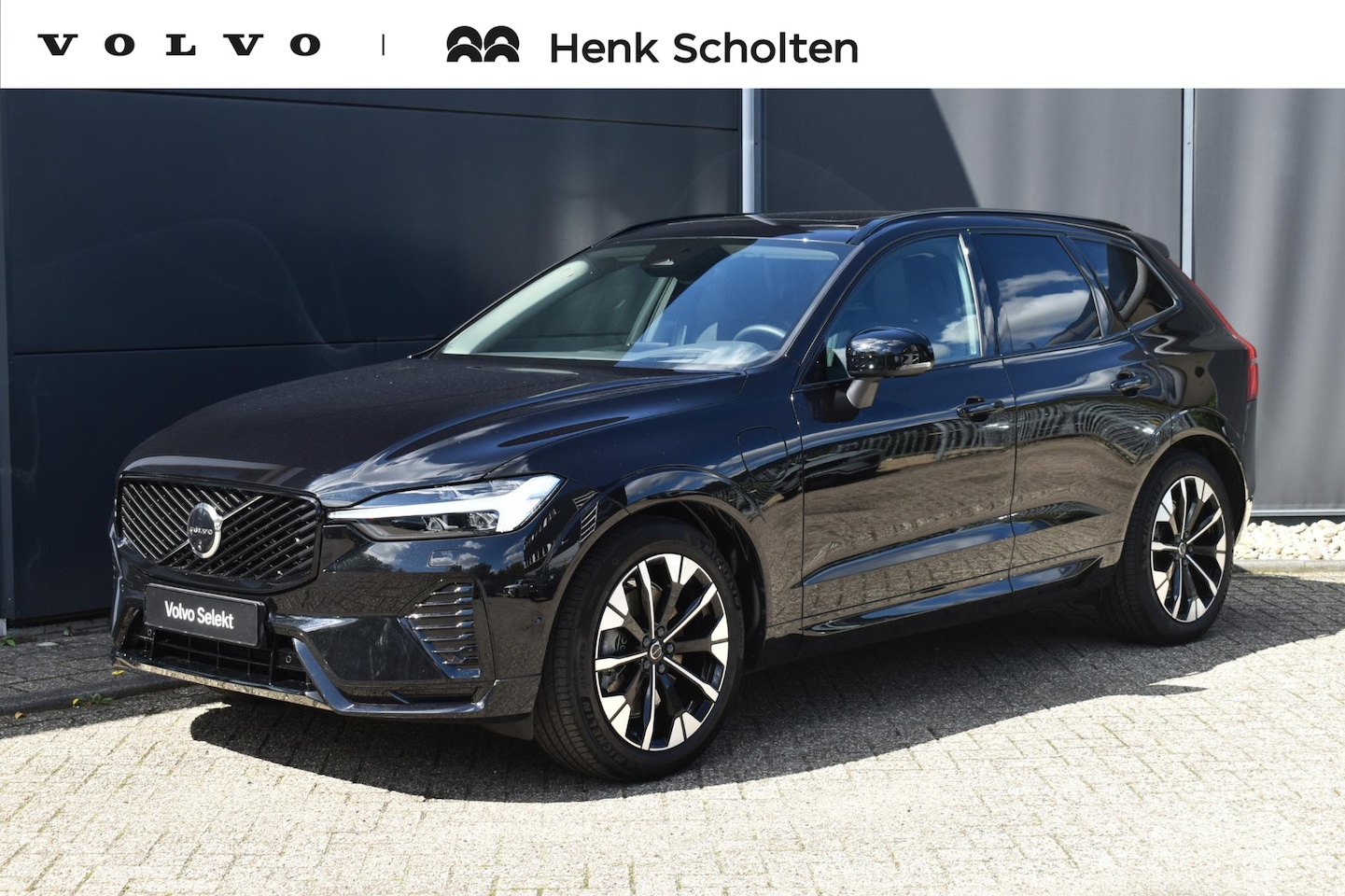 Volvo XC60 - T6 Plug-in hybrid AWD Ultra Dark | Luchtvering | Trekhaak | Panoramadak | Verwarmbare voor - AutoWereld.nl