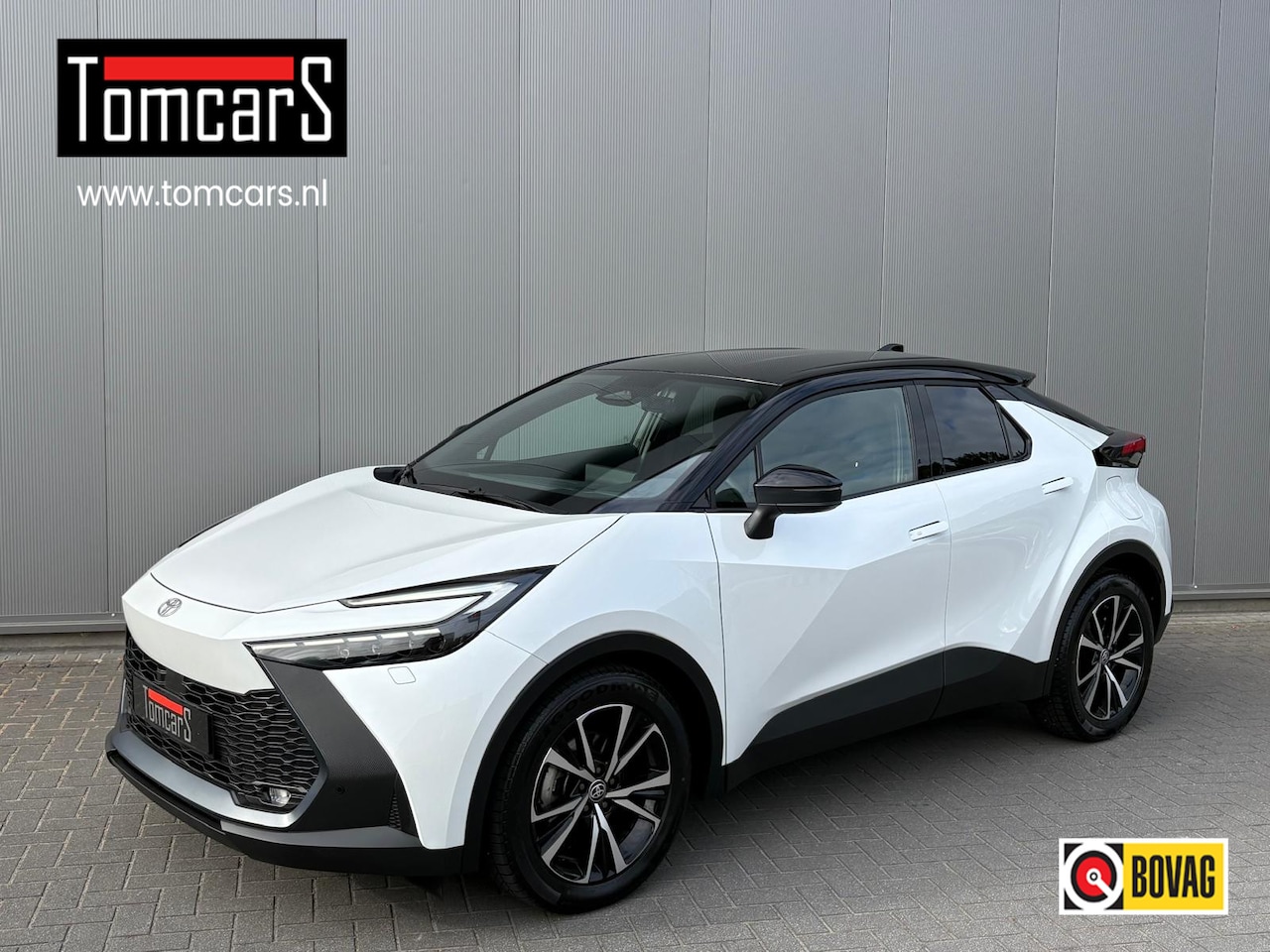 Toyota C-HR - 1.8 Hybrid 140PK First Edition Bi-Tone/Winter-pack/Gr.-navigatie/Elektr.klep/Camera/Adapt. - AutoWereld.nl