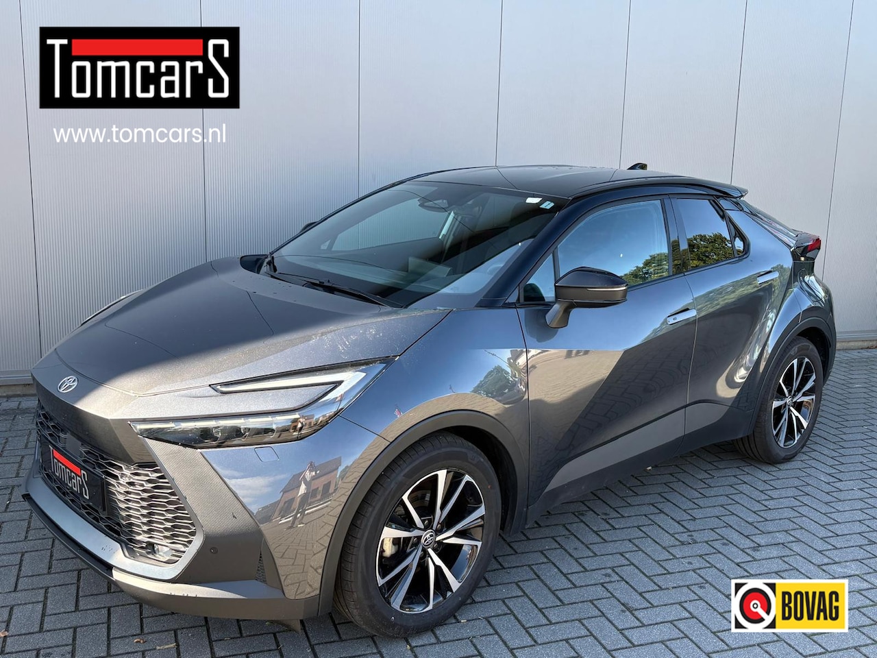 Toyota C-HR - 1.8 Hybrid 140PK First Edition Bi-Tone/Winter-pack/Gr.-navigatie/Elektr.klep/Camera/Adapt. - AutoWereld.nl