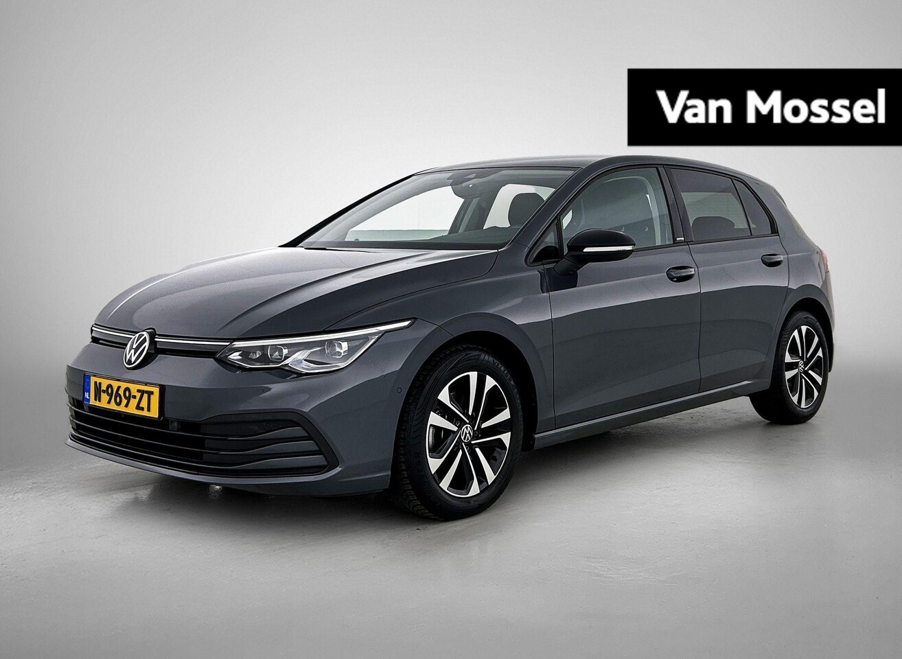Volkswagen Golf - 1.0 eTSI Life | 110 PK | Automaat | Adaptieve Cruise Control | Trekhaak | Stoelverwarming - AutoWereld.nl