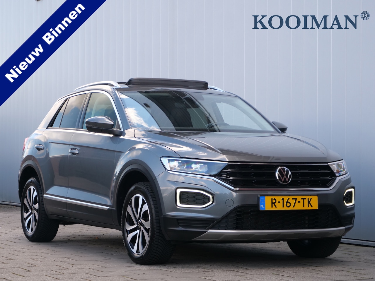 Volkswagen T-Roc - 1.5 TSI Active 150 Pk Automaat Navi / Schuifdak / Trekhaak / Camera / Apple Carplay - AutoWereld.nl