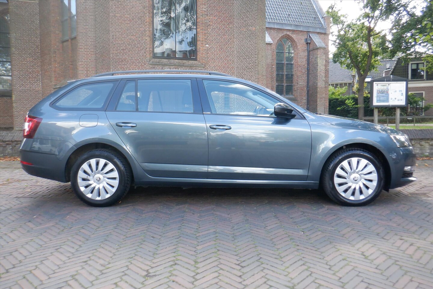 Skoda Octavia Combi - 1.0 TSI Greentech 115pk DSG-7 Ambition Business - AutoWereld.nl