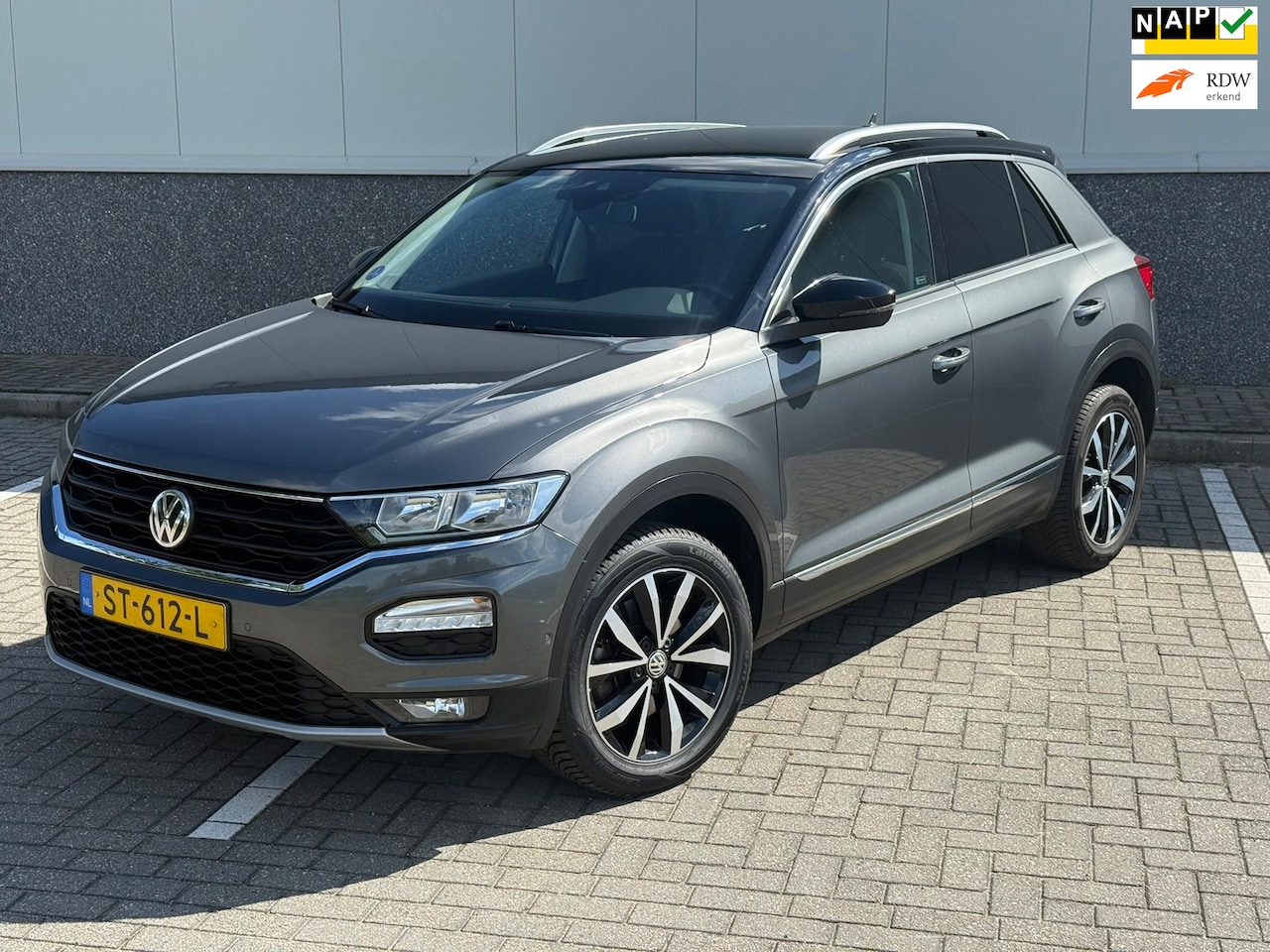 Volkswagen T-Roc - 1.0 TSI Style trekhaak virtual cockpit - AutoWereld.nl