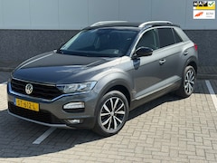 Volkswagen T-Roc - 1.0 TSI Style trekhaak virtual cockpit