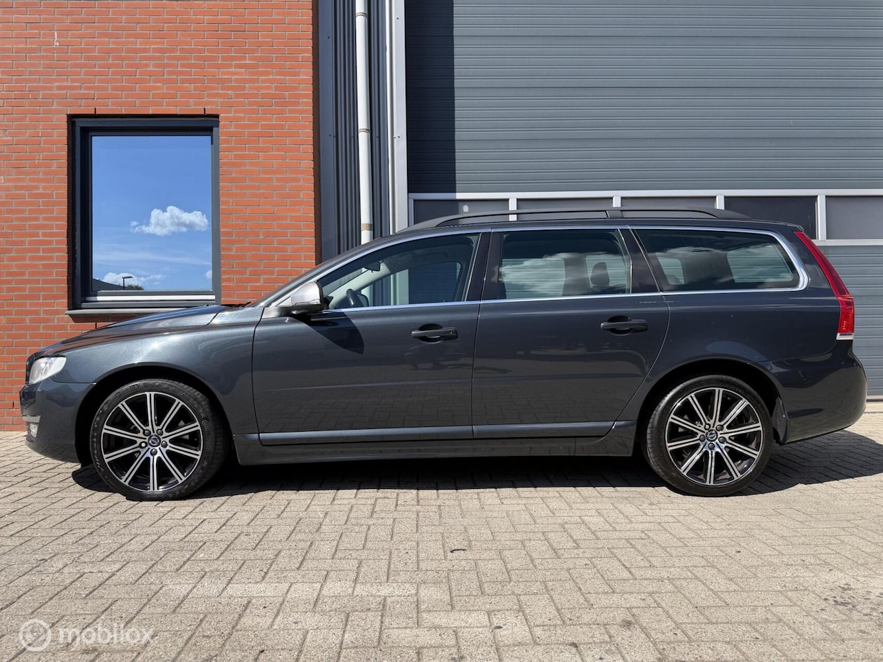 Volvo V70 - 2.0 T4 Classic Edition - dealer o.h. - 18inch - AutoWereld.nl