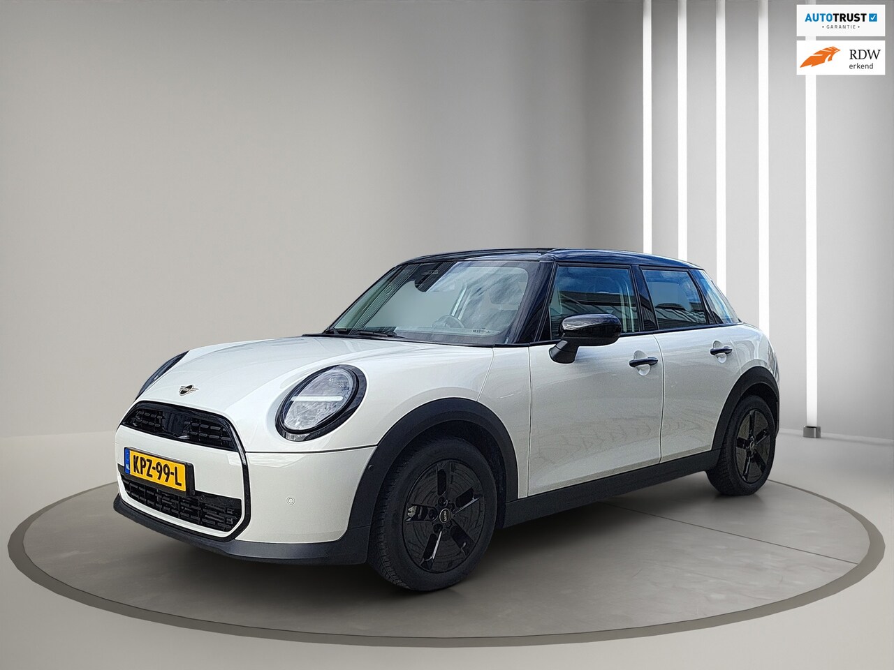 MINI 5-Deurs - 1.5 Cooper C Blackyard |automaat | 2 tone | camera | dodehoek detectie | - AutoWereld.nl