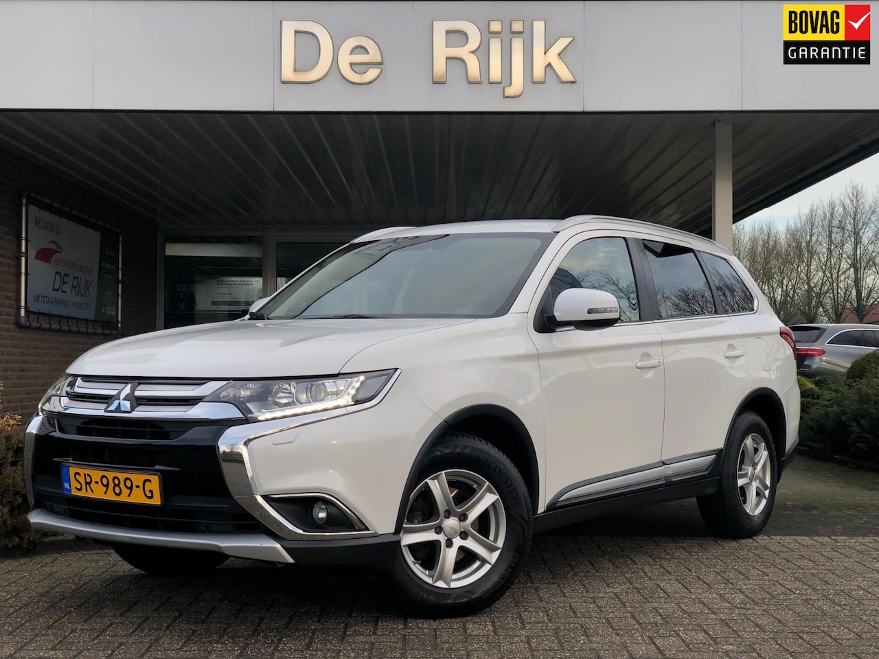 Mitsubishi Outlander - 2.2 DI-D Executive Edition 4WD | Carplay/Android, Stoelverw., Camera, Cruise, Climate | Go - AutoWereld.nl