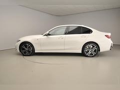 BMW 3-serie - Sedan 320e | M-Sportpakket | LED | Navigatie | Trekhaak | Stoelverwarming | DAB | Alu 18 i