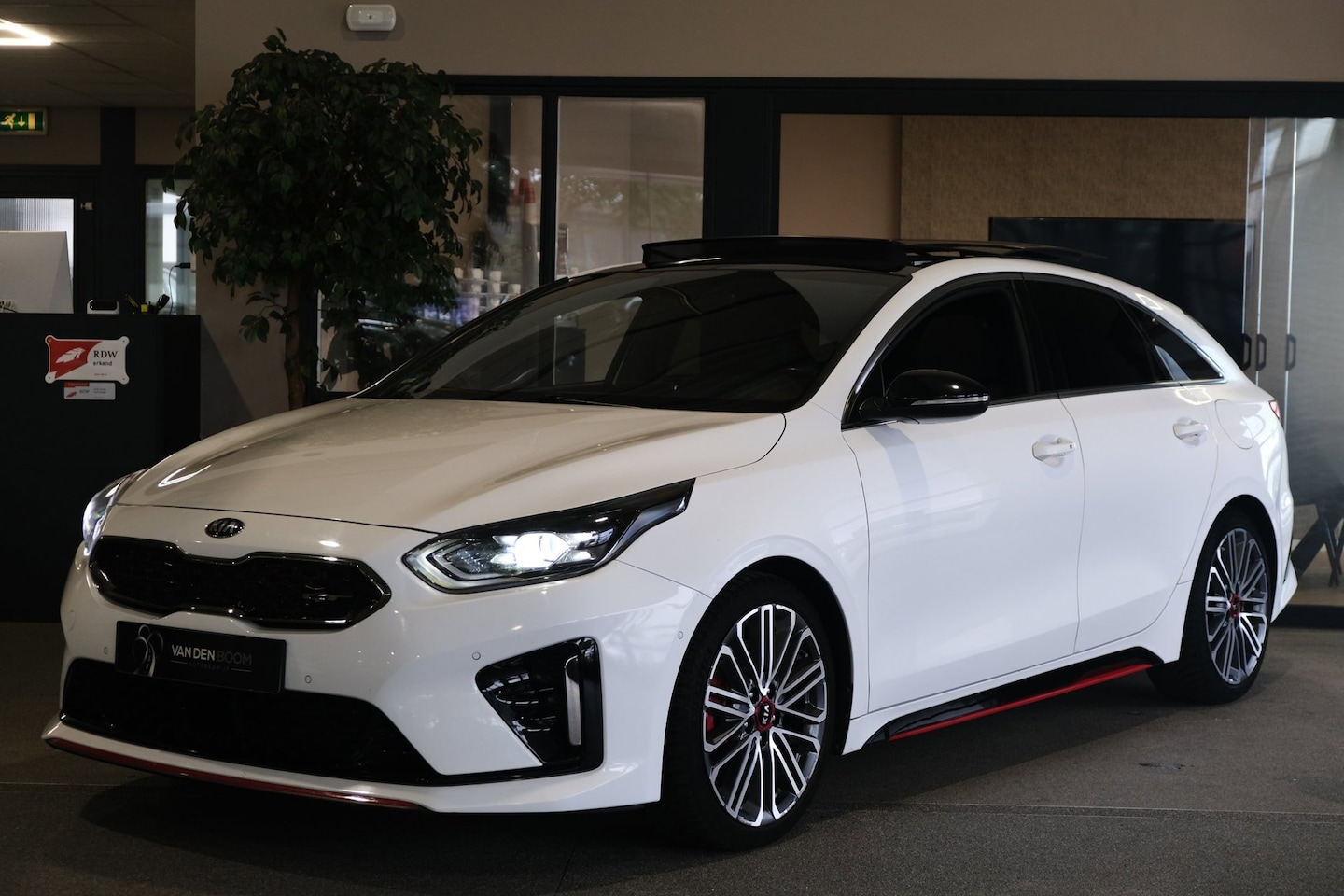 Kia Pro cee'd - 1.6 T-GDI 204pk GT-Line Aut Pano Navi Cam - AutoWereld.nl