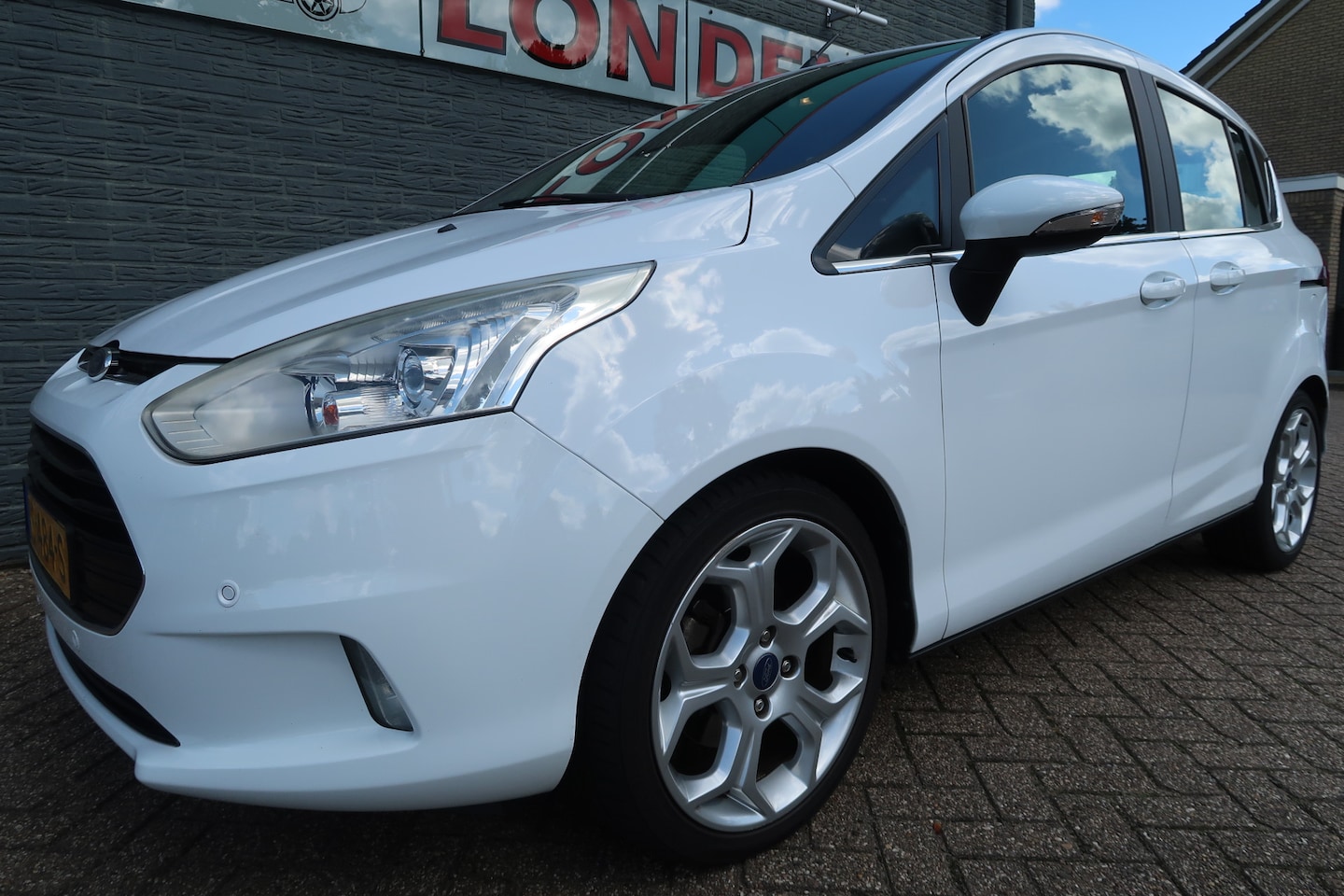 Ford B-Max - 1.0 EcoBoost Titanium Bij ons bedrijf in onderhoud geweest distributie vervangen - AutoWereld.nl