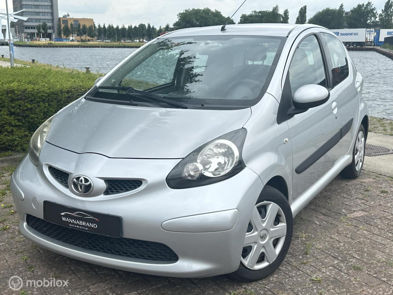Toyota Aygo - 1.0-12V Dynamic Navigator 1.0-12V Dynamic Navigator - AutoWereld.nl