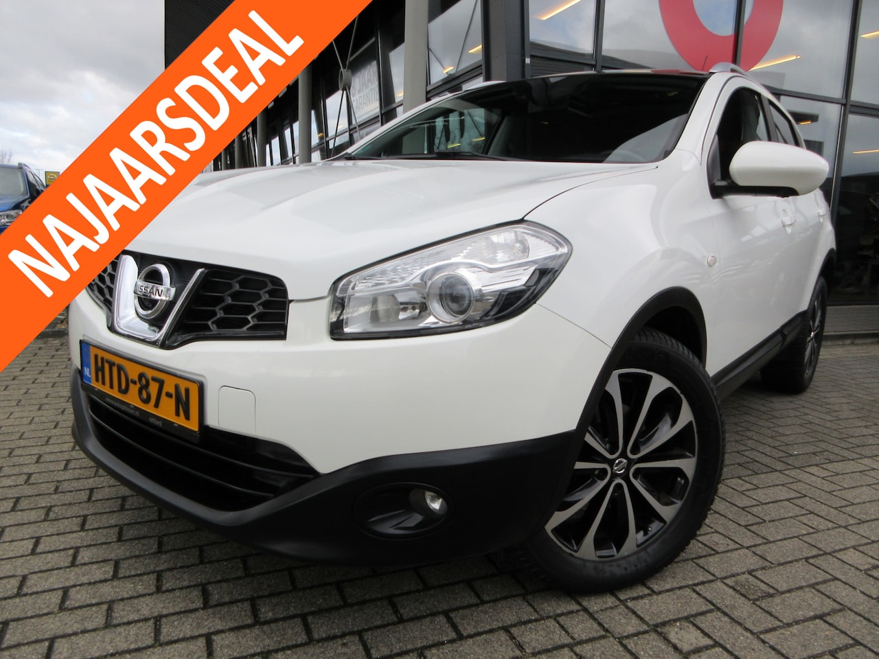 Nissan Qashqai - 1.6 Connect Edition | PANORAMADAK | TREKHAAK VAST | NAVIGATIE | 360 CAMERA | CRUISE CONTRO - AutoWereld.nl