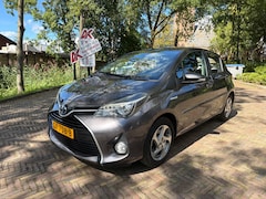 Toyota Yaris - 1.5 Hybrid Business navi/trekhaak. Wij zijn altijd de goedkoopste met de beste Vakgarage B