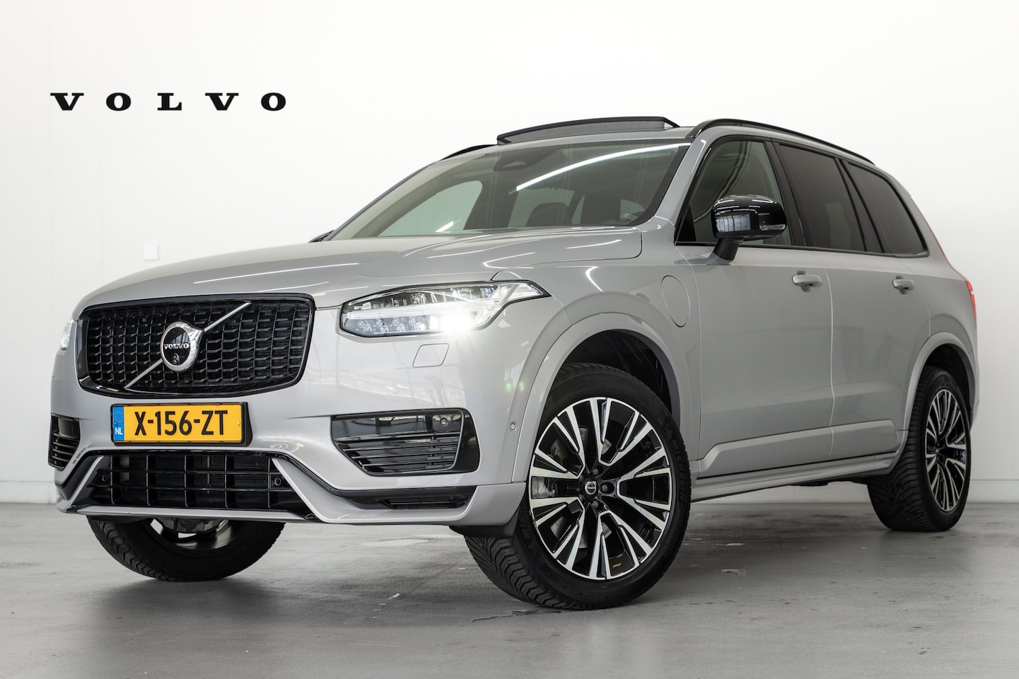 Volvo XC90 - T8 455PK Ultimate Dark | Luchtvering | HK Audio | Trekhaak | Getint Glas | 360 | Guard Ala - AutoWereld.nl