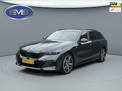 BMW 5-serie Touring - 530e, M sport PRO, ALLE OPTIES, panoramadak, electr bedienbare trekhaak, b&w, nieuwprijs €