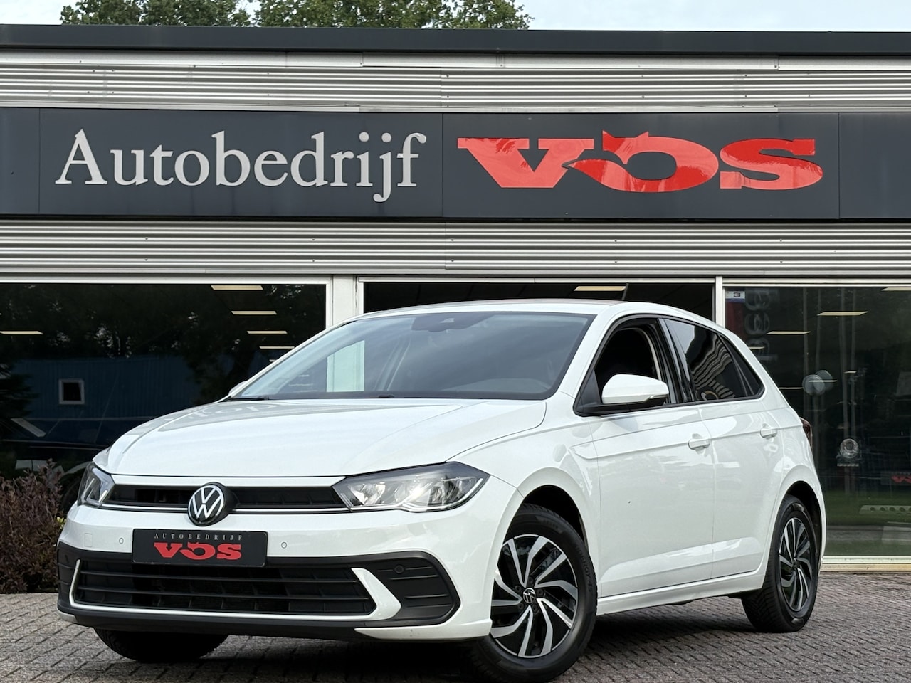 Volkswagen Polo - 1.0 TSI Life | Achteruitrijcamera | CarPlay | ACC | Trekhaak | Keyless - AutoWereld.nl