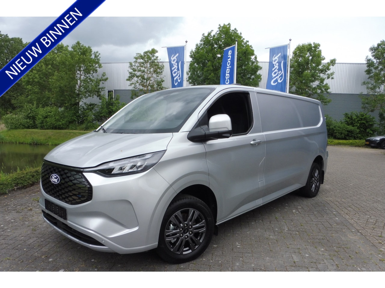 Ford E-Transit Cust. - Nieuw uit voorraad 340 L2H1 Limited 71 kWh 160kW/218pk - AutoWereld.nl