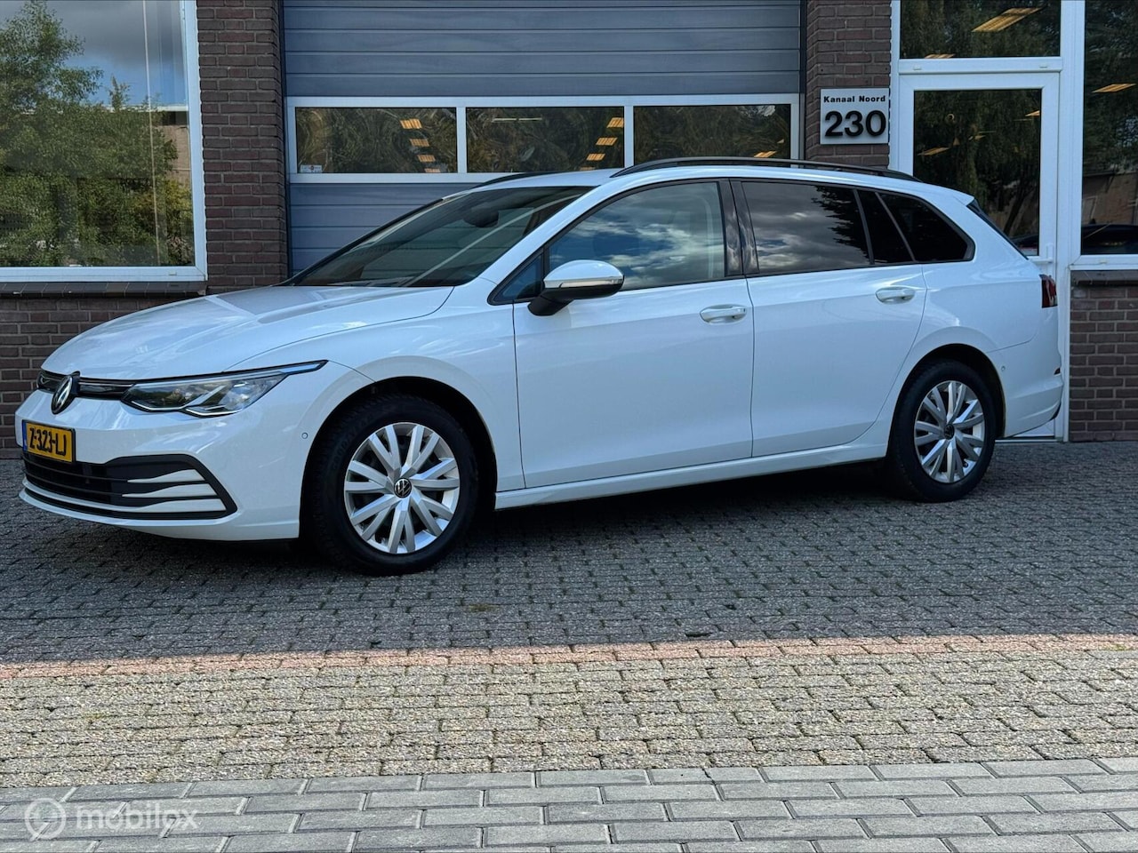 Volkswagen Golf Variant - 1.0 eTSI DSG ECC-AIRCO/CRUISE/PDC - AutoWereld.nl