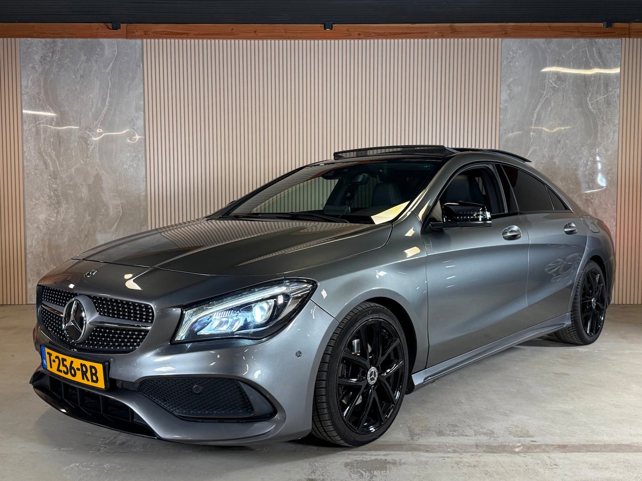 Mercedes-Benz CLA-Klasse - 200 Prestige AMG Nwe Apk Pano Memory Airco Cruise Control - AutoWereld.nl
