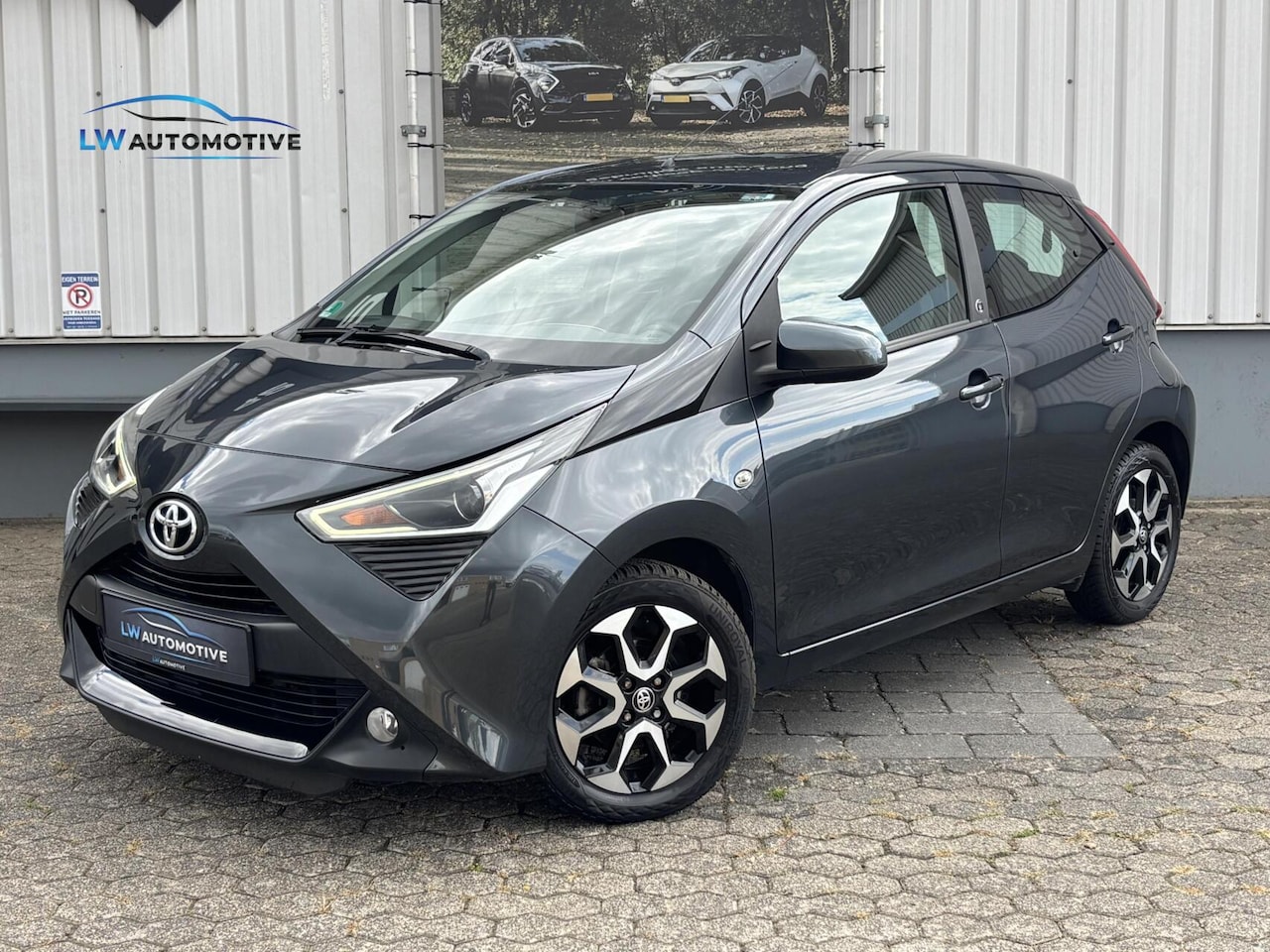 Toyota Aygo - 1.0 VVT-i x-play | 15'' velgen | Camera | Carplay - AutoWereld.nl