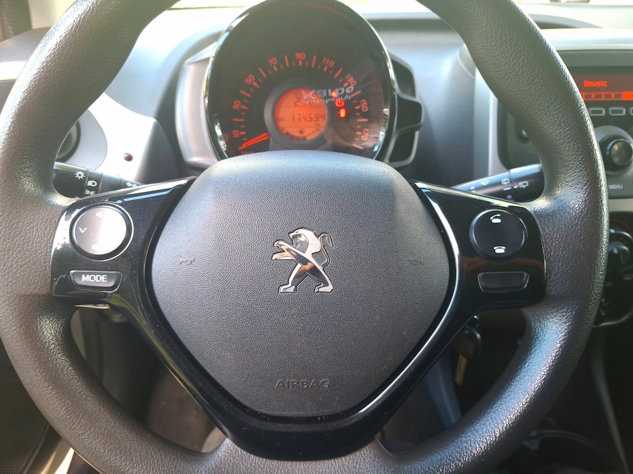 Peugeot 108 - 1.0 e-VTi Active 5 deurs , Airco , Nieuwe Apk - AutoWereld.nl