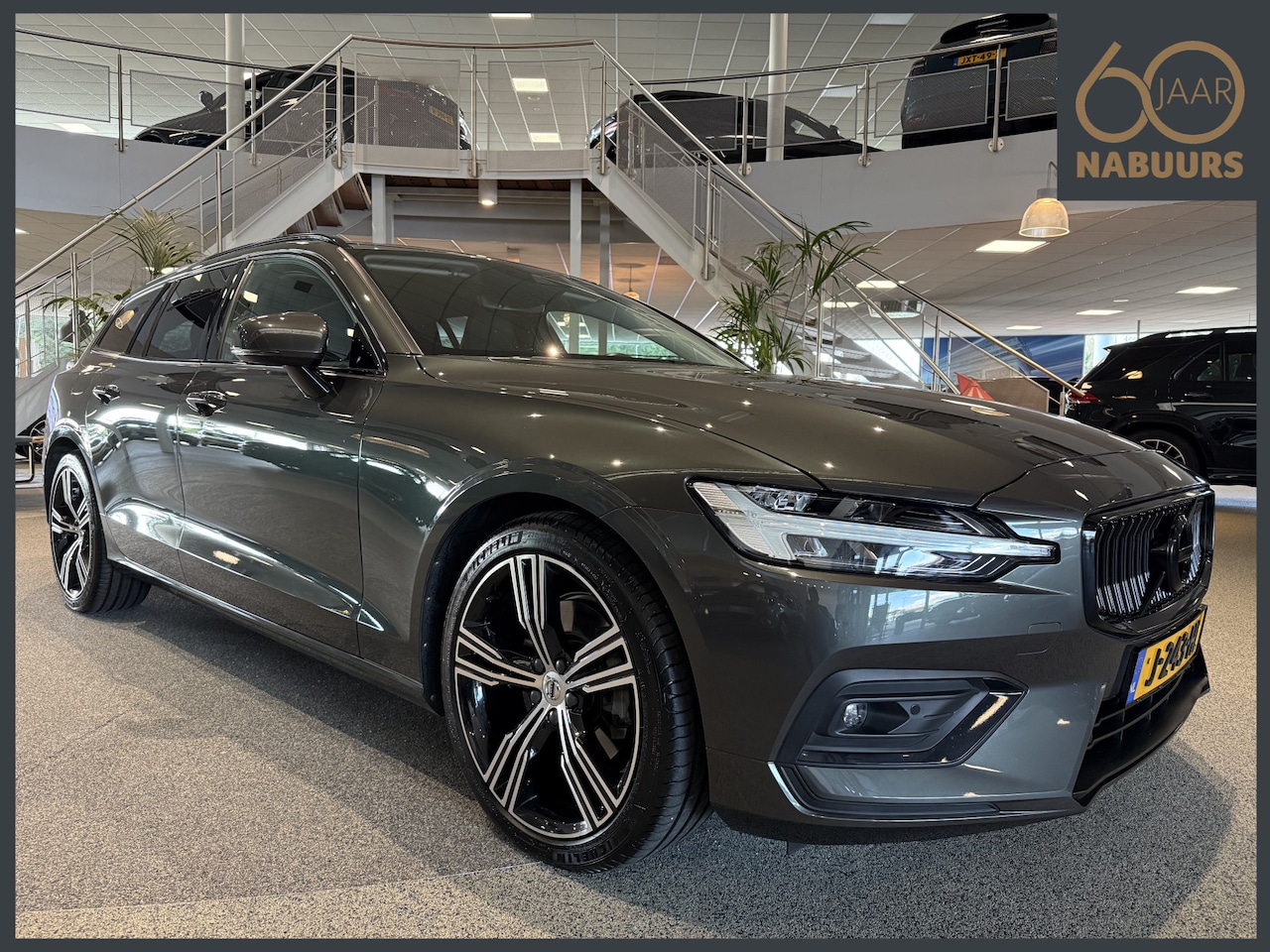 Volvo V60 - 2.0 B4 Inscription 2.0 B4 Inscription, NL auto, Pilot Assist cruise, Memory, Camera - AutoWereld.nl