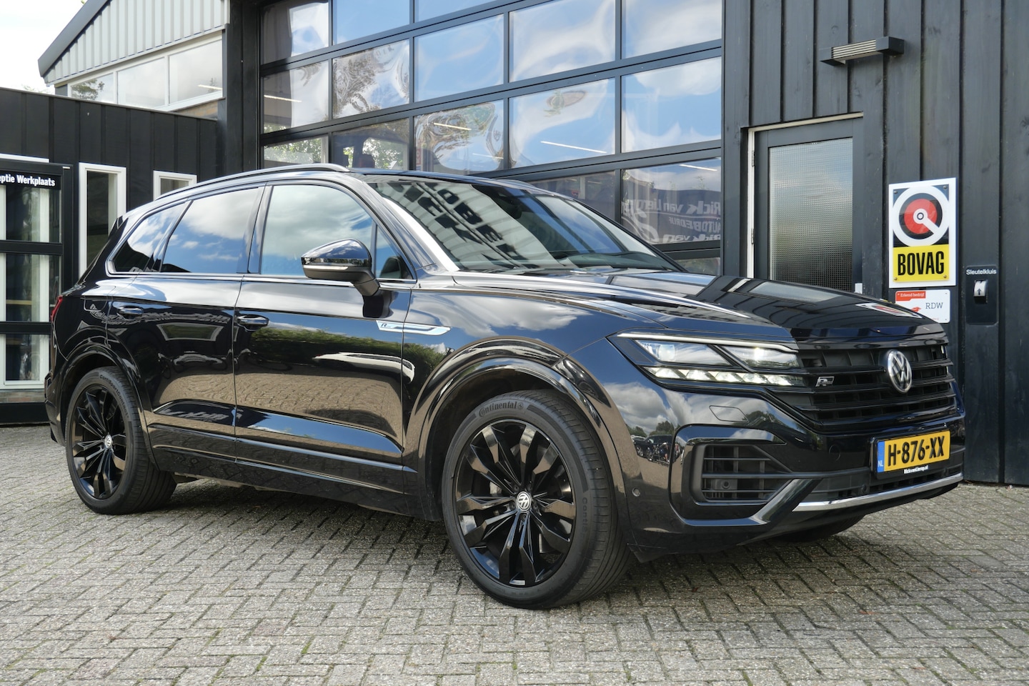 Volkswagen Touareg - 3.0 TSI R-Line 340 PK | Pano | Luchtvering | Trekhaak | Carplay | Leder | Memory | 21'' - AutoWereld.nl