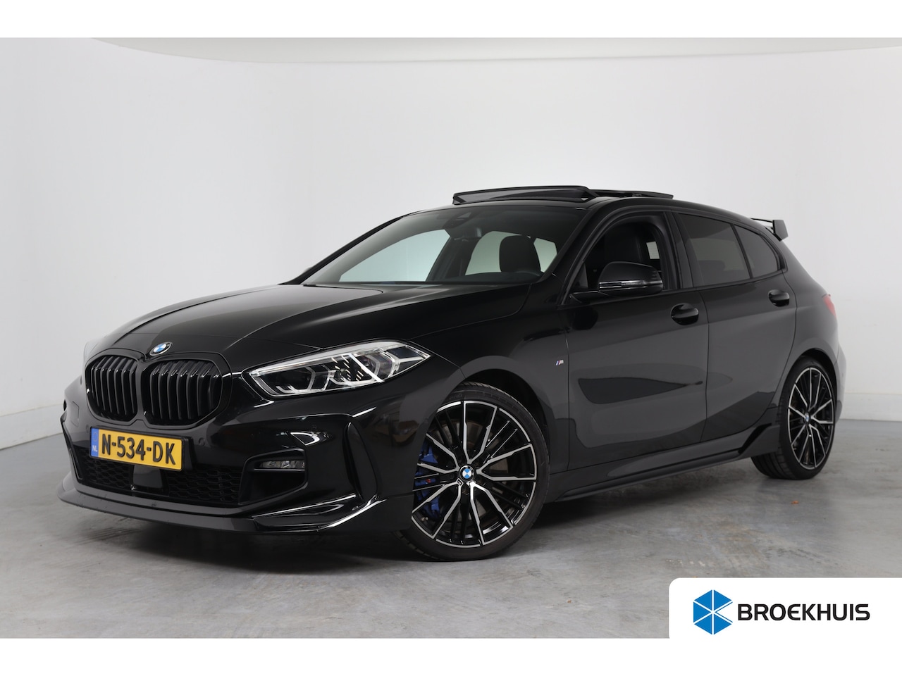 BMW 1-serie - 120i High Executive Edition | M- Perfomance Pack! | Open Dak | Leder | Sfeerverlichting | - AutoWereld.nl