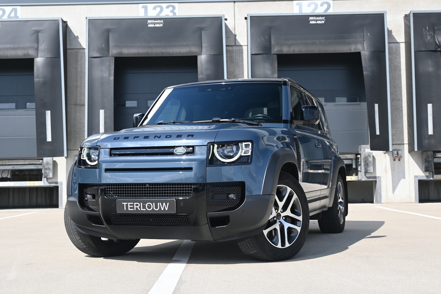 Land Rover Defender 110 - 2.0 P400e 110 HSE 2.0 P400e 110 HSE - AutoWereld.nl