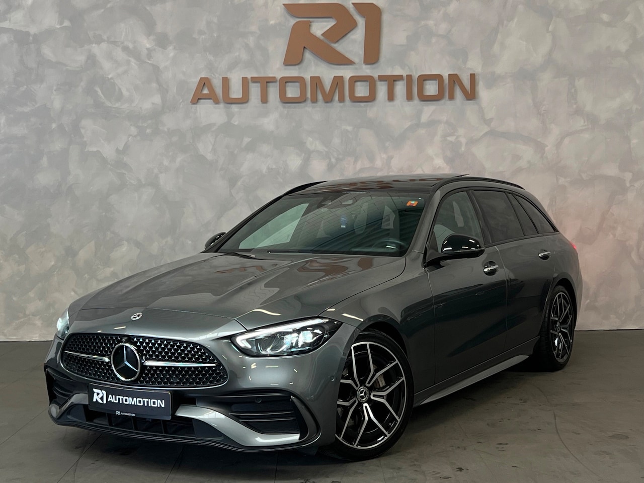 Mercedes-Benz C-klasse Estate - 300 4MATIC AMG Line|FULL|360° CAMERA|PANO|KEYLESS|LEDER|ELEKTR STOELEN|STOELVERW|SFEER|BUR - AutoWereld.nl