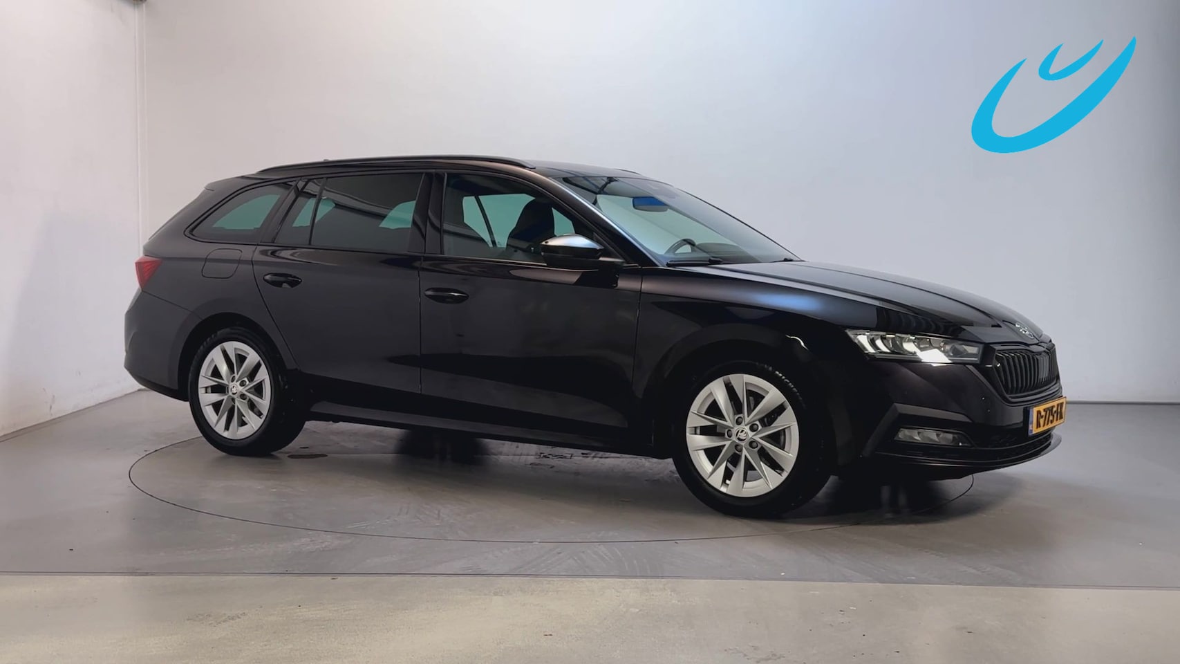 Skoda Octavia Combi - 1.0 e-TSI DSG Sport Business Stoelverwarming Trekhaak Sfeerverlichting Navigatie Parkeerse - AutoWereld.nl
