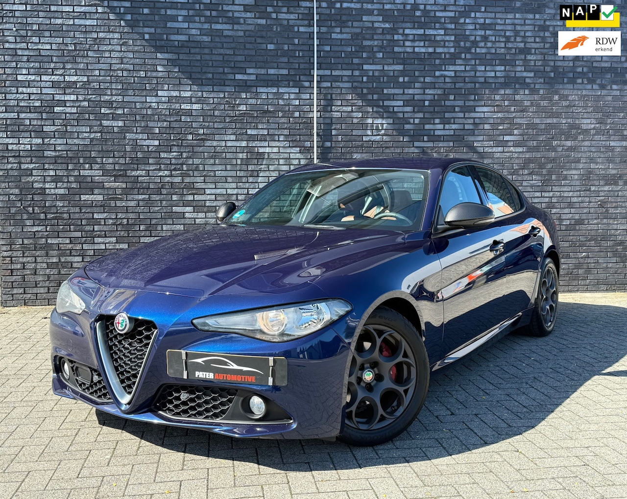 Alfa Romeo Giulia - 2.2 Eco Business Super NAP|Camera|Leder|Carbon|PDC|1600kg Trekgewicht - AutoWereld.nl