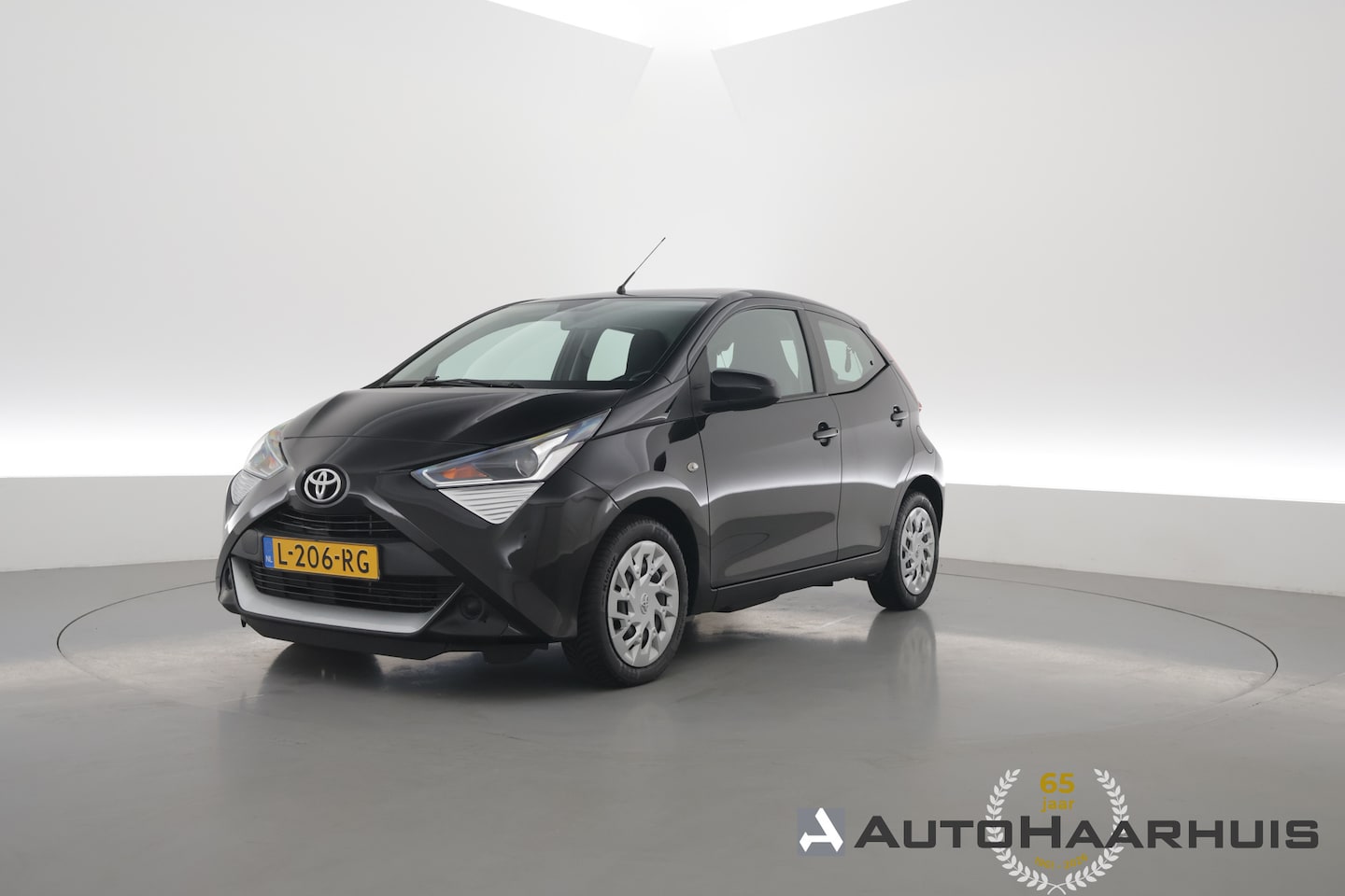 Toyota Aygo - 1.0 VVT-i x-play | Rijklaar! | Apple CarPlay & Android Auto | All Season | Airco | DAB | C - AutoWereld.nl
