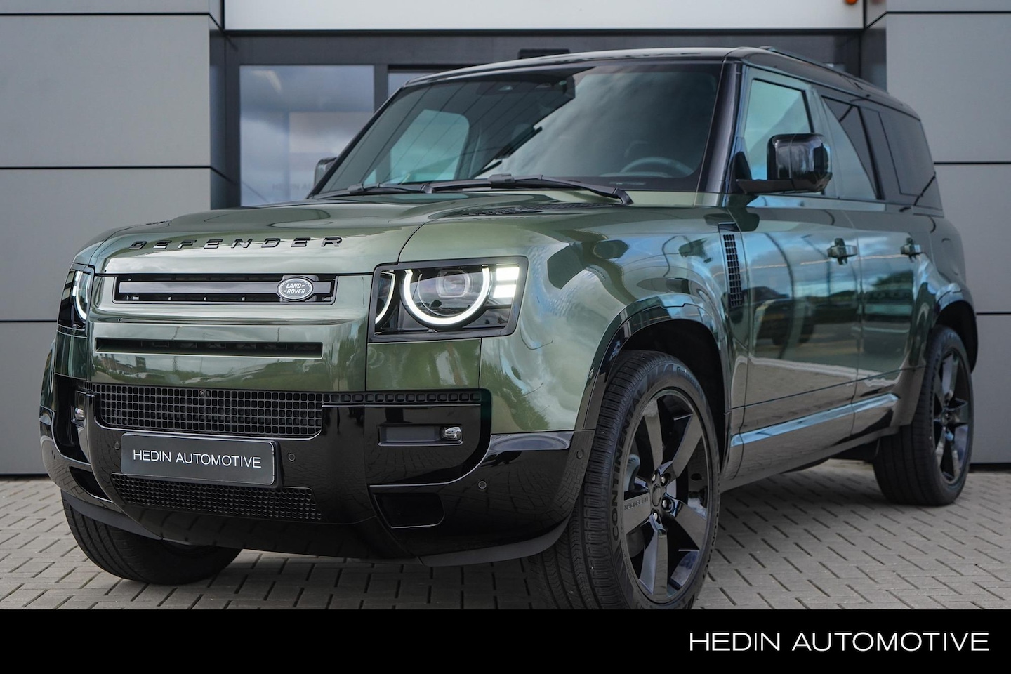 Land Rover Defender 110 - P300e X-Dynamic SE | 22" Gloss Black l Clearsight l Koelkast l Elektr. Trekhaak | 5 jaar g - AutoWereld.nl