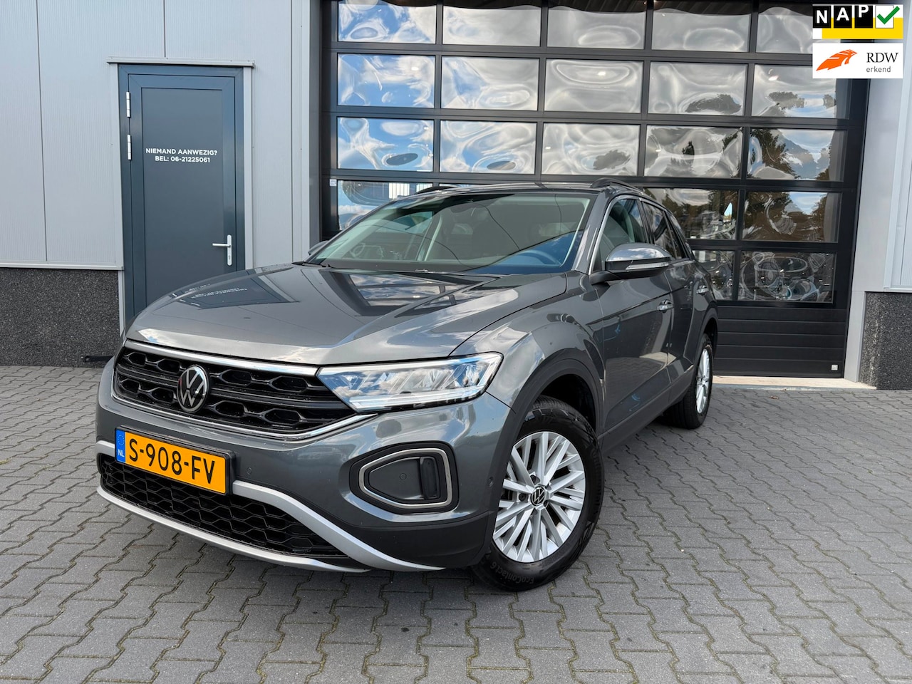 Volkswagen T-Roc - 1.5 TSI Life automaat nieuwstaat - AutoWereld.nl