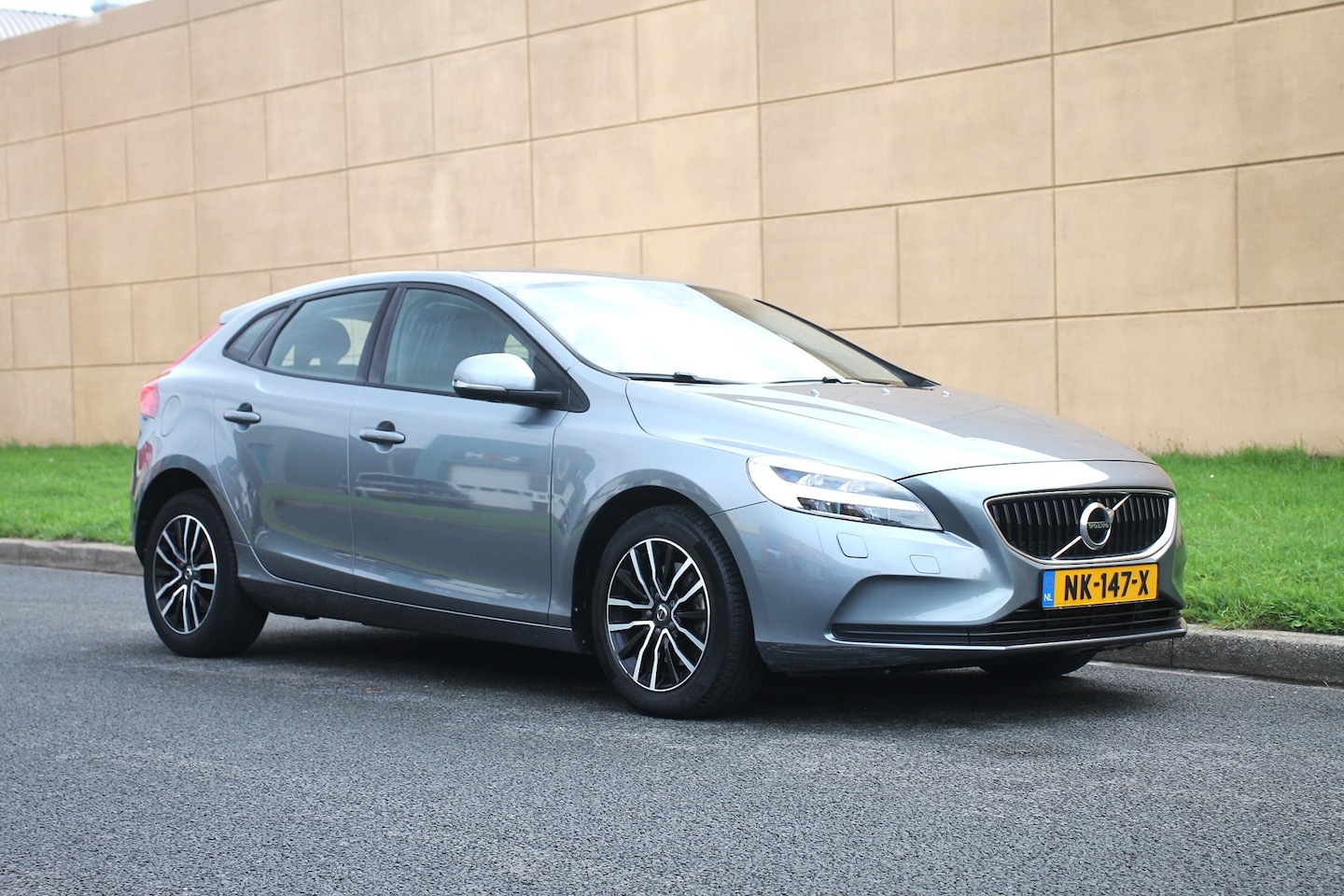 Volvo V40 - 2.0 T2 Nordic 2.0 T2 Nordic+ - AutoWereld.nl