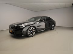 BMW i5 - M60 xDrive | M-Sportpakket | LED | Leder | HUD | Active cruise | Trekhaak | Panoramadak |