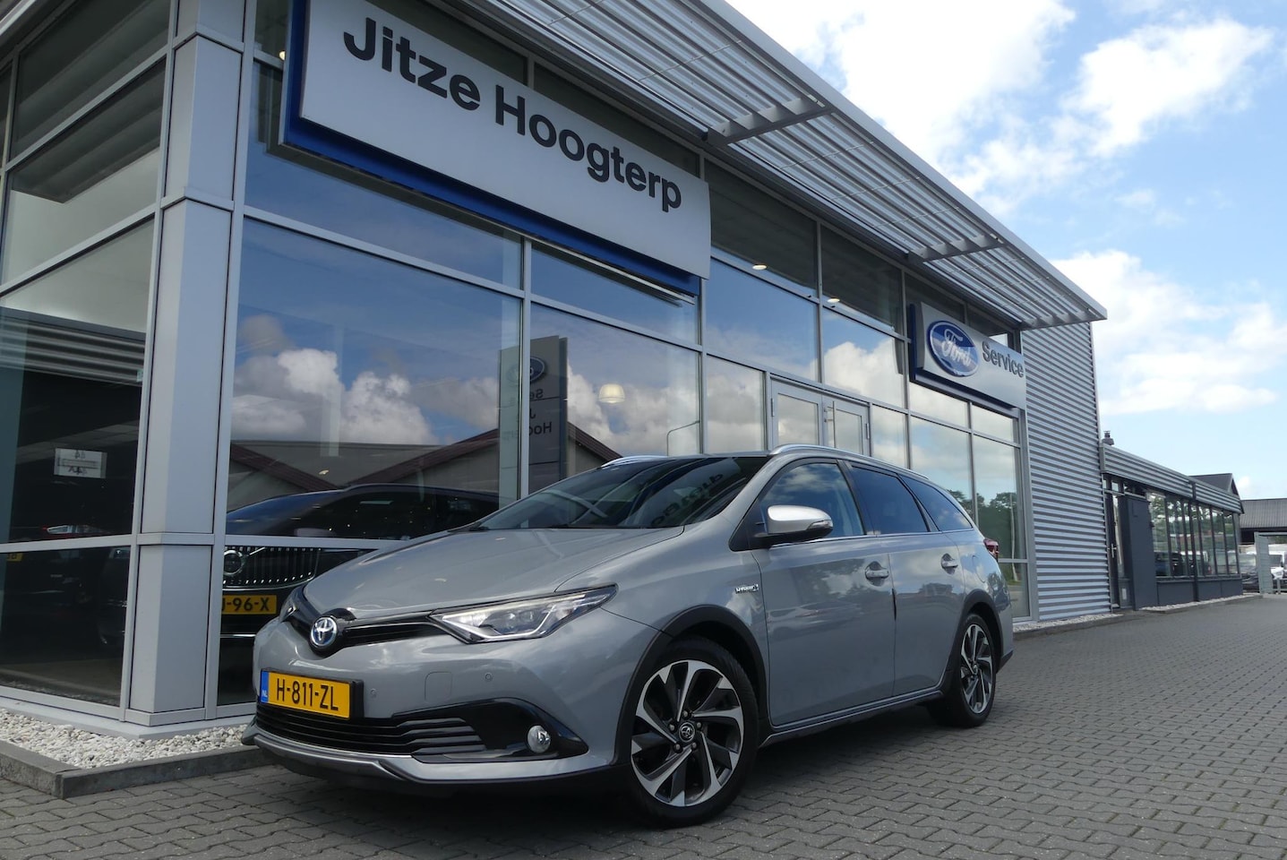 Toyota Auris - 1.8 Hybrid Volcano Edition TREKHAAK, STOELVERWARMING, CRUISE, CLIMA, NAVI, CAMERA, PDC V&A - AutoWereld.nl